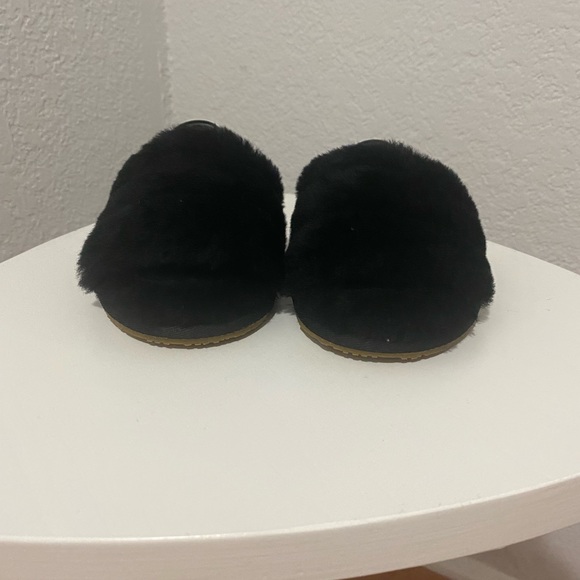 Black Ugg’s Slippers - Picture 4 of 7